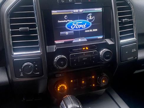 Used 2015 Ford F150 XLT w/ Equipment Group 302A Luxury AWD/4WD image 11