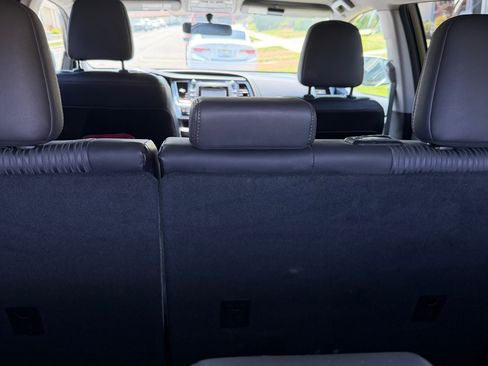 Used 2015 Toyota Highlander Plus FWD image 12
