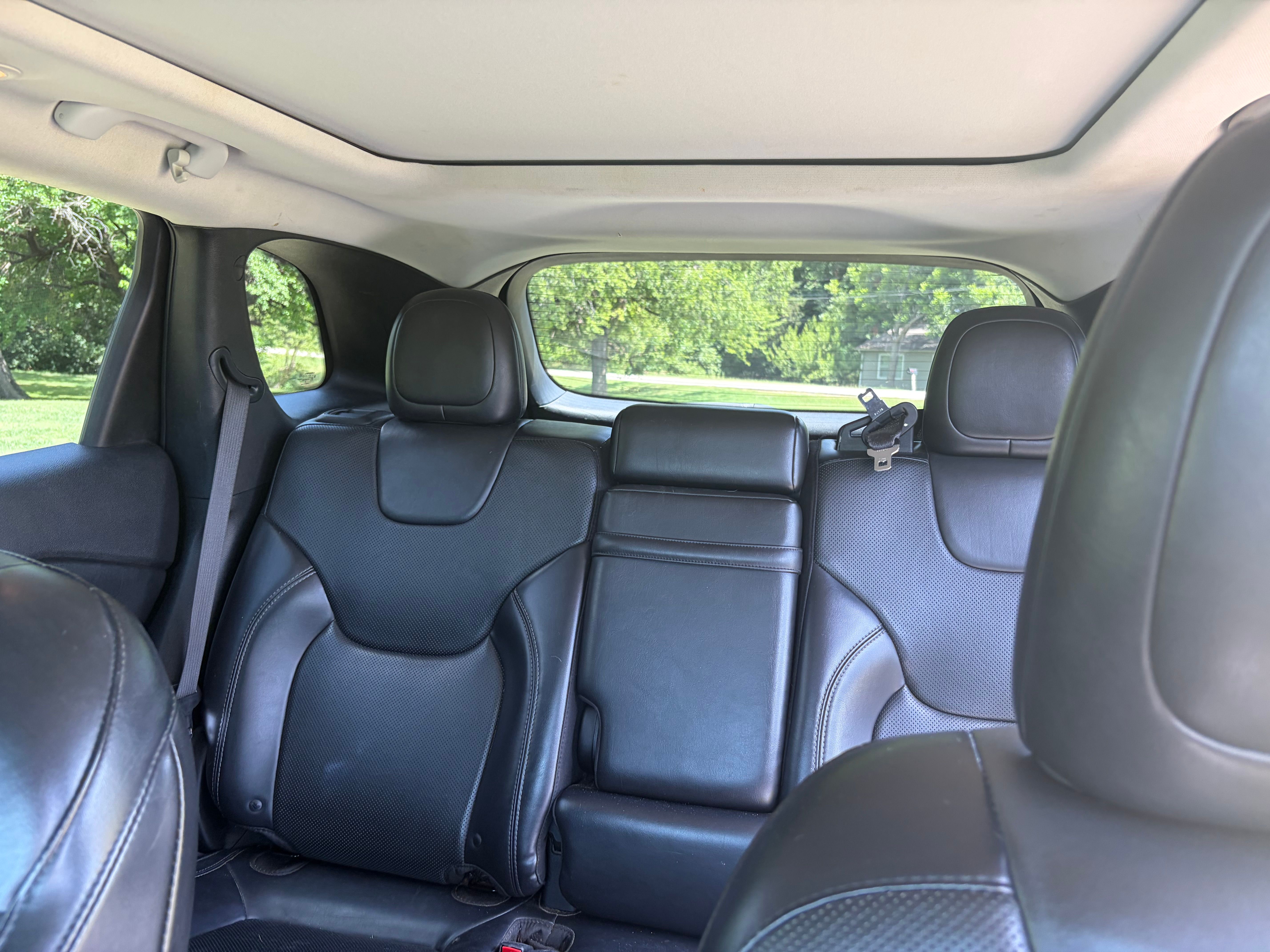 Used 2019 Jeep Cherokee Limited FWD image 14