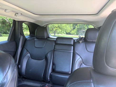 Used 2019 Jeep Cherokee Limited FWD image 14