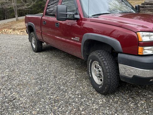 Used 2006 Chevrolet Silverado 2500 LT w/ Heavy-Duty Power Package image 2
