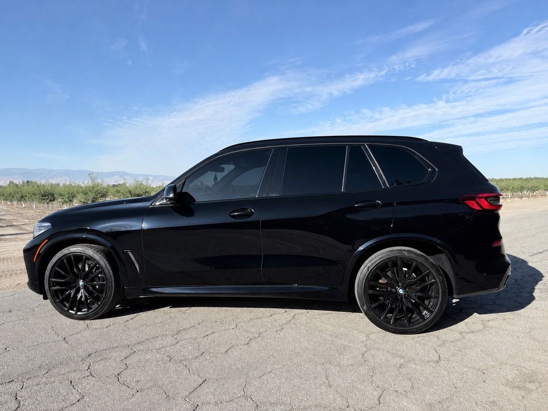 Used 2020 BMW X5 sDrive40i w/ M Sport Package RWD image 2