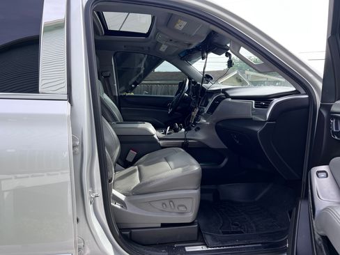 Used 2015 Chevrolet Suburban LT image 9