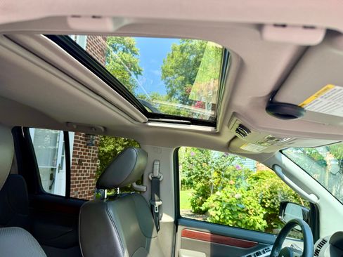 Used 2011 Nissan Pathfinder LE w/ Navigation Pkg AWD/4WD image 12