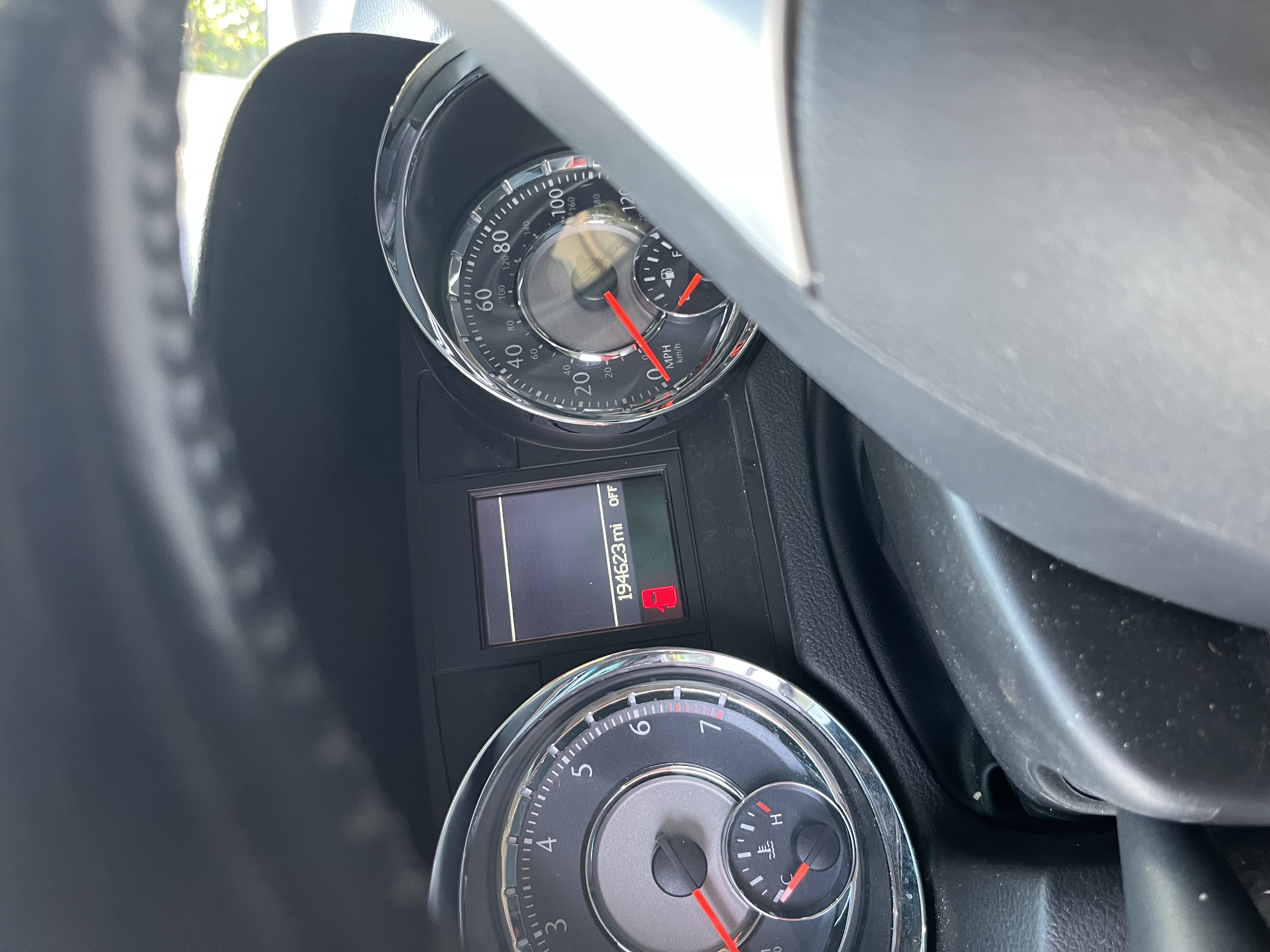 Used 2014 Chrysler Town & Country Touring FWD image 4