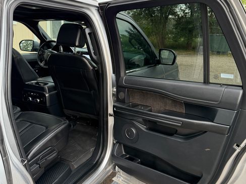 Used 2021 Ford Expedition Max Limited AWD/4WD image 22
