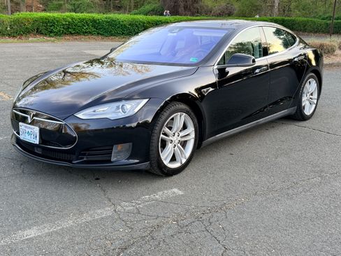 Used 2016 Tesla Model S 70D image 9