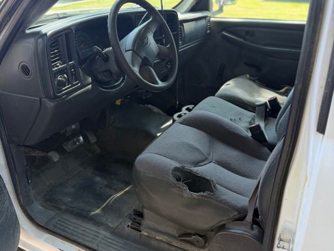 Used 2007 Chevrolet Silverado 3500 2WD Regular Cab w/ Heavy-Duty Power Package image 11