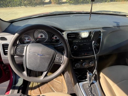 Used 2011 Chrysler 200 LX image 18