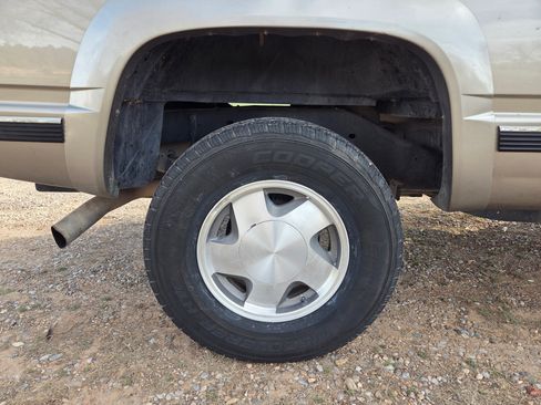 Used 1999 Chevrolet Tahoe 4WD 2-Door w/ Preferred Equipment Group image 20