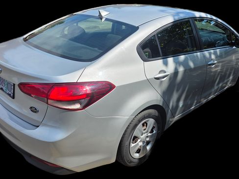 Used 2017 Kia Forte LX image 4