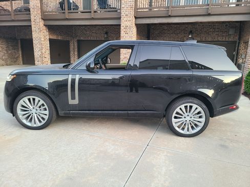 Used 2024 Land Rover Range Rover SE image 5
