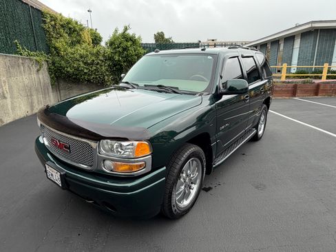 Used 2004 GMC Yukon Denali AWD/4WD image 4