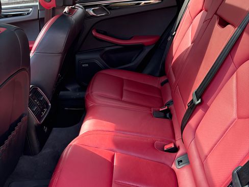 Used 2021 Porsche Macan S image 13