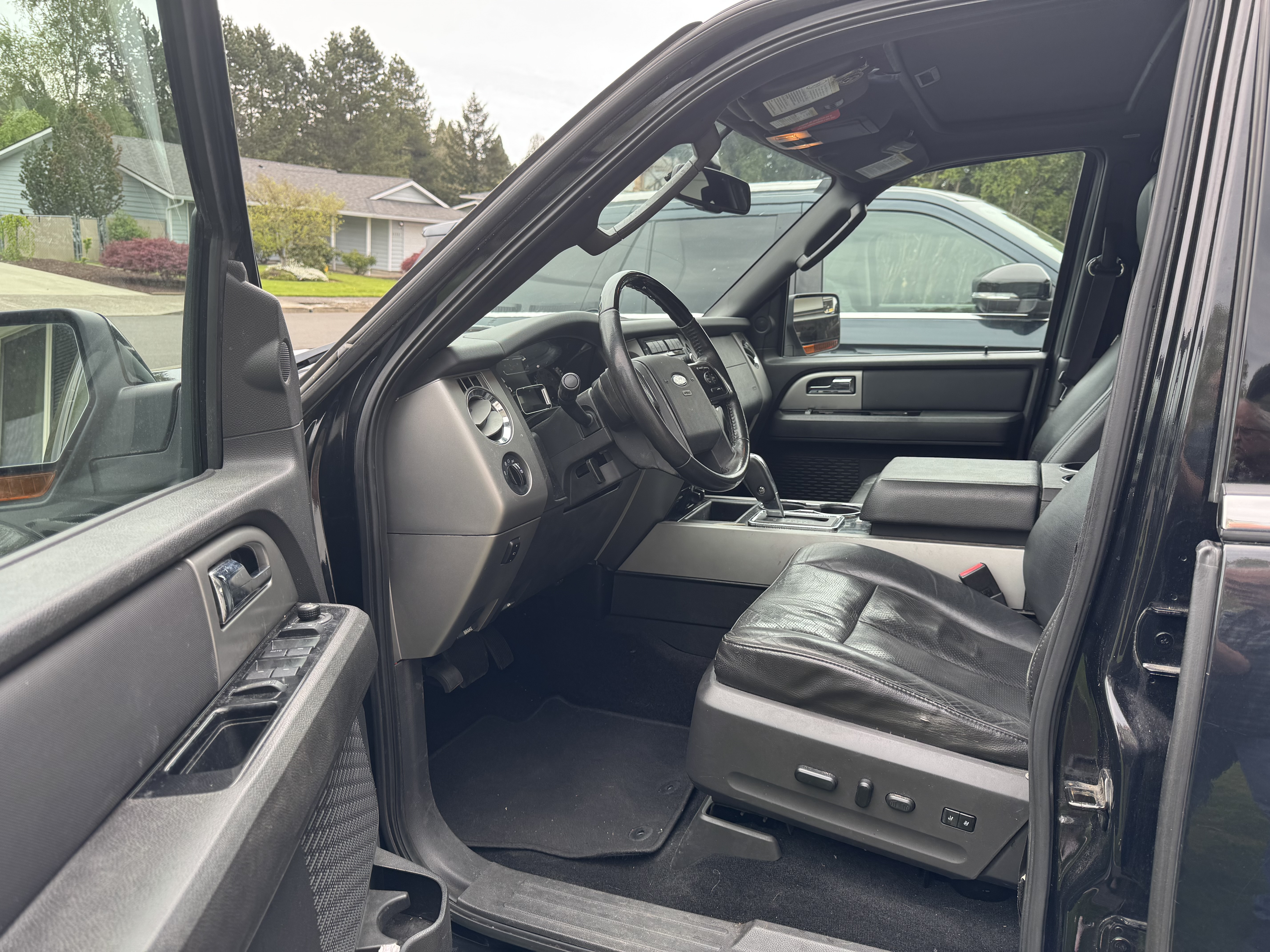 Used 2013 Ford Expedition Limited AWD/4WD image 4