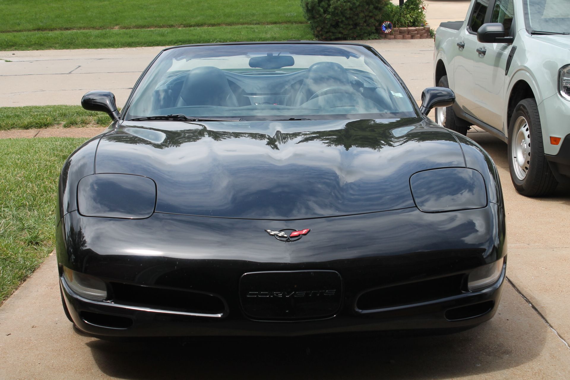 Used 2000 Chevrolet Corvette Convertible w/ Memory Pkg RWD image 2