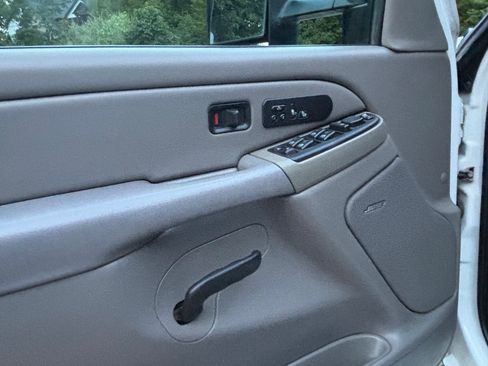 Used 2006 GMC Sierra 2500 W/T w/ Skid Plate Package image 23