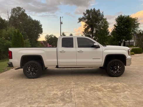 Used 2019 GMC Sierra 1500 SLE w/ SLE Value Package AWD/4WD image 4