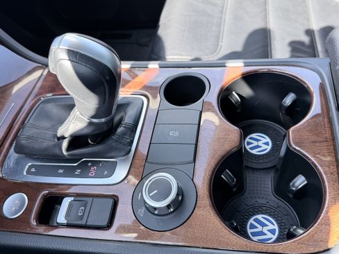 Used 2014 Volkswagen Touareg VR6 image 13