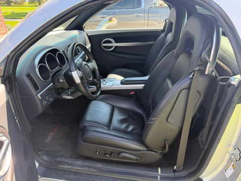 Used 2004 Chevrolet SSR w/ Preferred Equipment Group RWD image 8