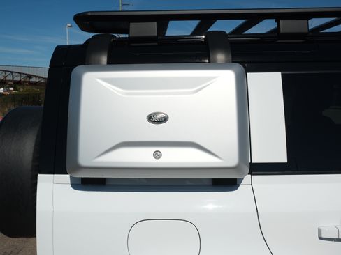 Used 2023 Land Rover Defender 110 S image 10