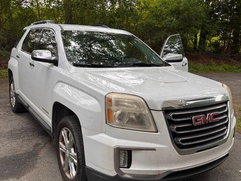 Used 2017 GMC Terrain SLT FWD image 1