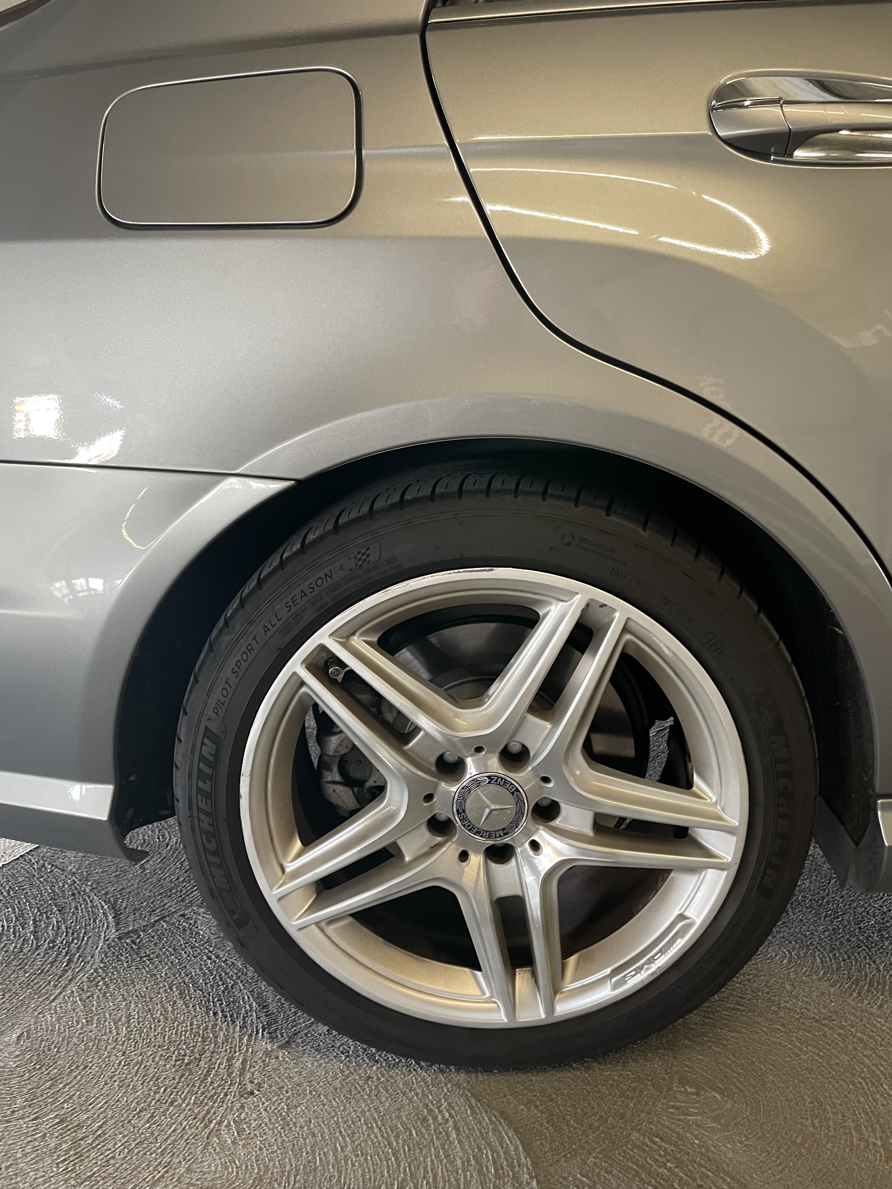 Used 2012 Mercedes-Benz E 550 4MATIC Sedan image 19