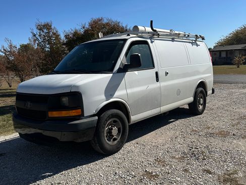 Used 2013 Chevrolet Express 2500 image 13