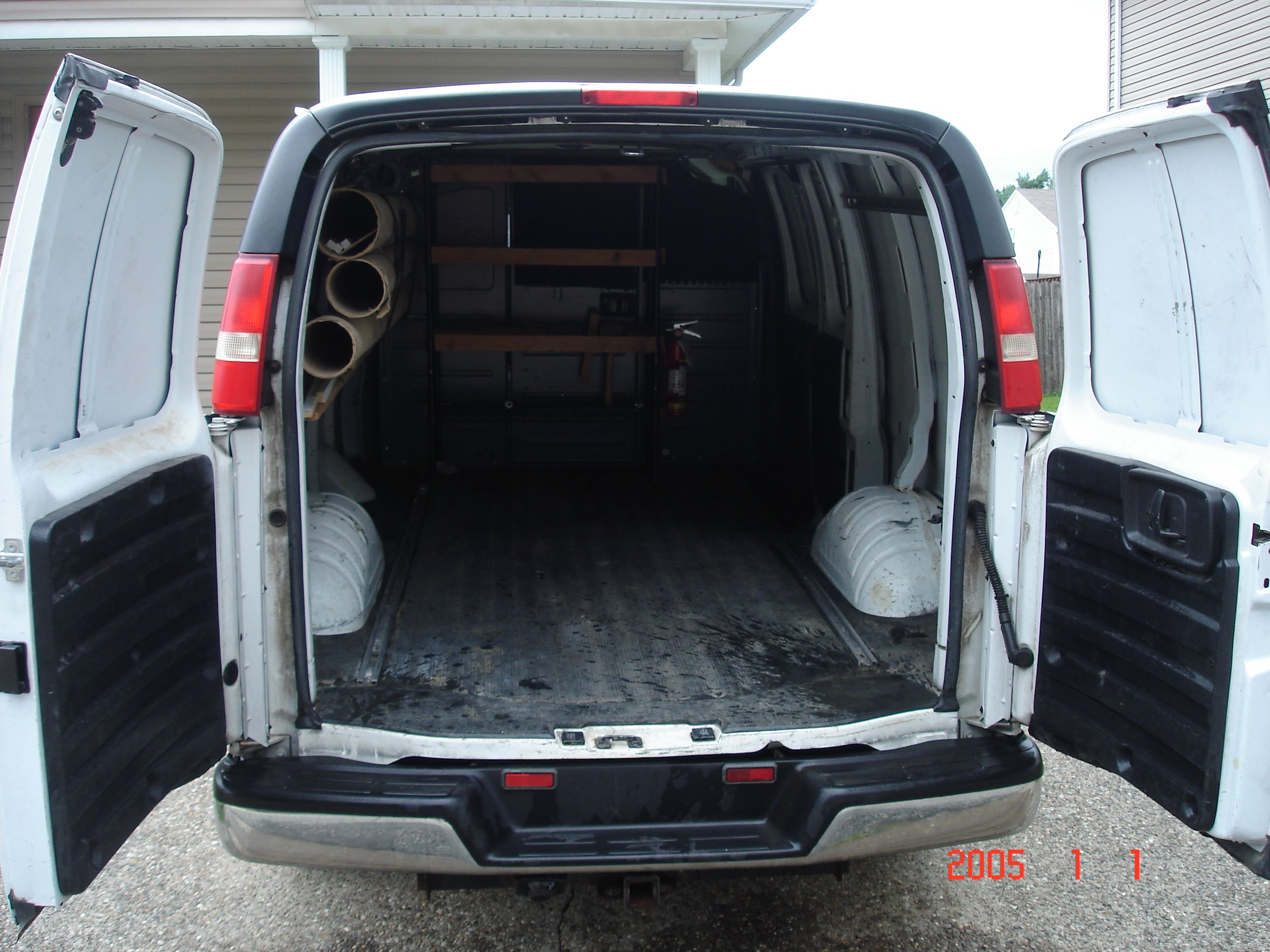 Used 2013 Chevrolet Express 2500 RWD image 15