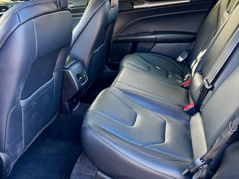 Used 2019 Ford Fusion Titanium image 9