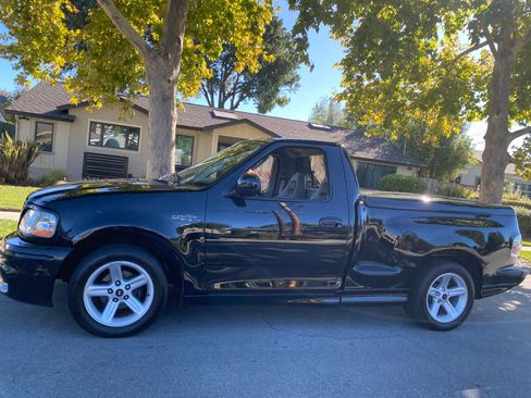 Used 2004 Ford F150 Lightning image 8