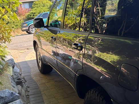 Used 2007 Toyota Land Cruiser w/ Convenience Pkg image 5