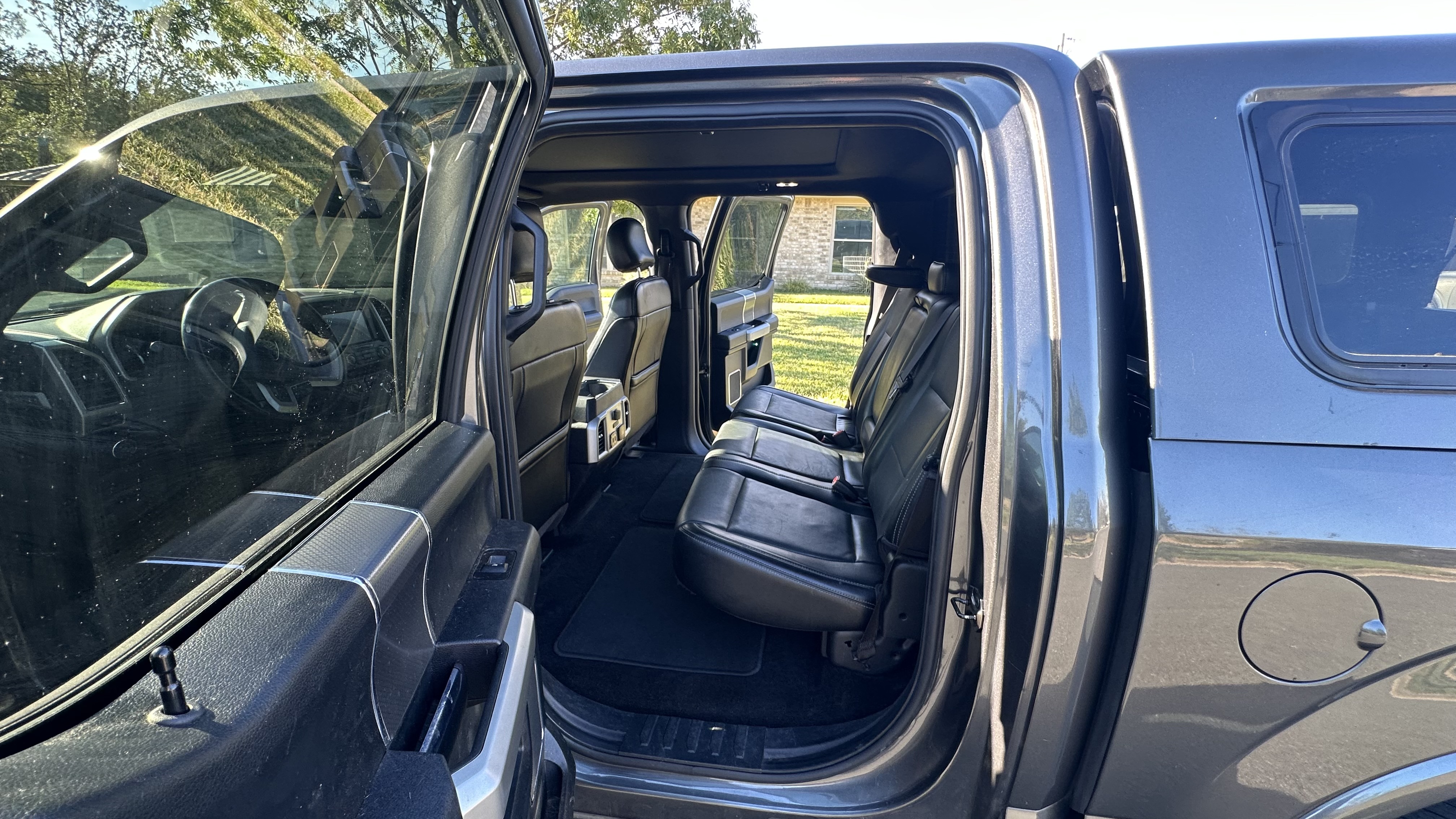 Used 2017 Ford F150 Lariat w/ Equipment Group 502A Luxury AWD/4WD image 19