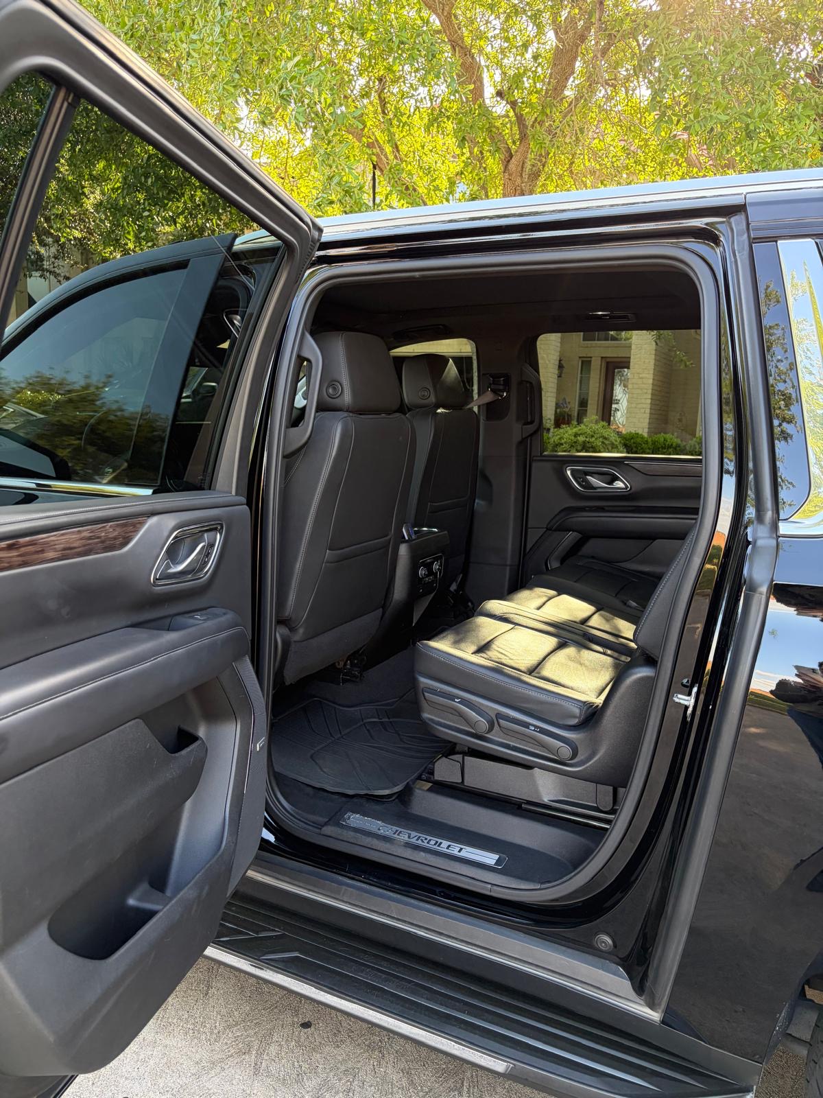 Used 2022 Chevrolet Suburban LT RWD image 9