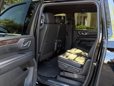 Used 2022 Chevrolet Suburban LT RWD image 9
