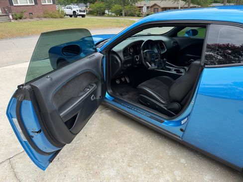 Used 2015 Dodge Challenger SRT RWD image 15