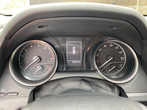 Used 2021 Toyota Camry SE FWD image 10