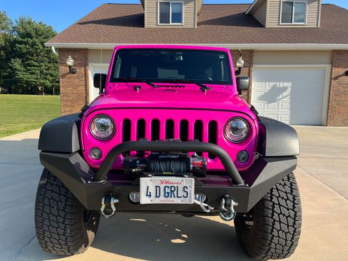 Used 2017 Jeep Wrangler Unlimited Rubicon w/ Connectivity Group image 1