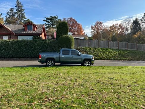 Used 2011 GMC Sierra 1500 SLT w/ SLT Convenience Package image 10
