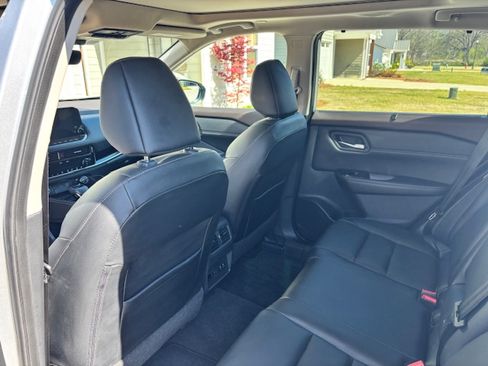 Used 2022 Nissan Rogue SL w/ SL Premium Package image 13