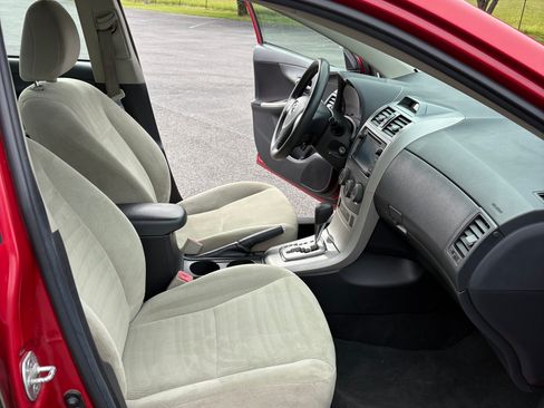 Used 2013 Toyota Corolla LE FWD image 12