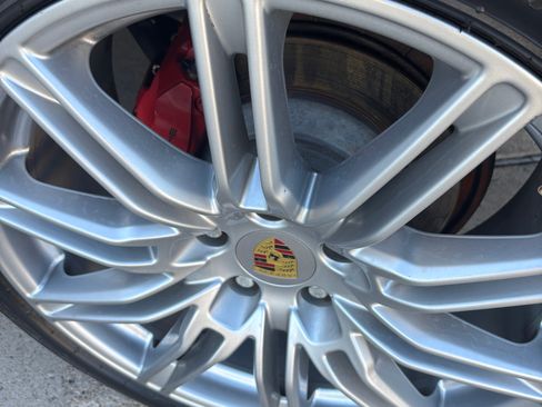 Used 2017 Porsche Cayenne S image 12