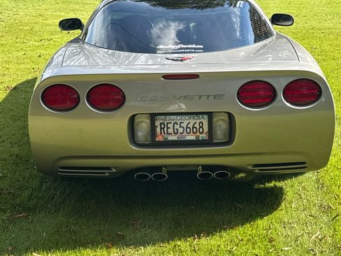 Used 2001 Chevrolet Corvette Coupe w/ Preferred Equipment Group2 image 9