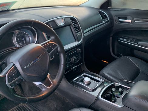 Used 2016 Chrysler 300 Limited image 15
