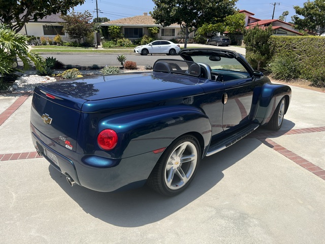 Used 2005 Chevrolet SSR w/ Preferred Equipment Group RWD image 1