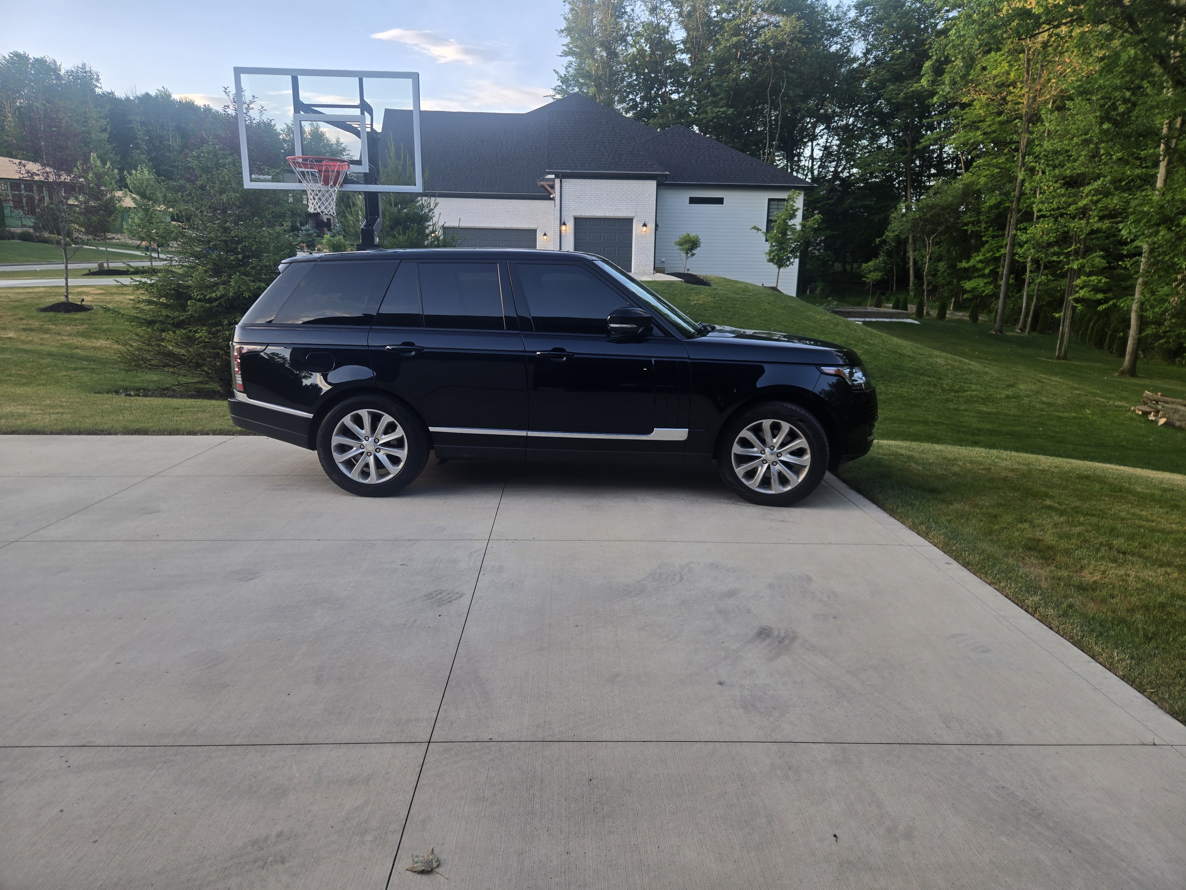 Used 2014 Land Rover Range Rover HSE AWD/4WD image 2