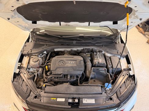 Used 2019 Volkswagen Jetta GLI FWD image 9
