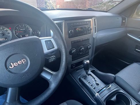 Used 2010 Jeep Grand Cherokee Laredo image 19