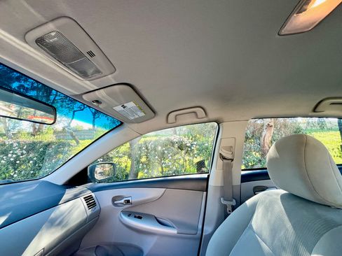 Used 2012 Toyota Corolla LE FWD image 8
