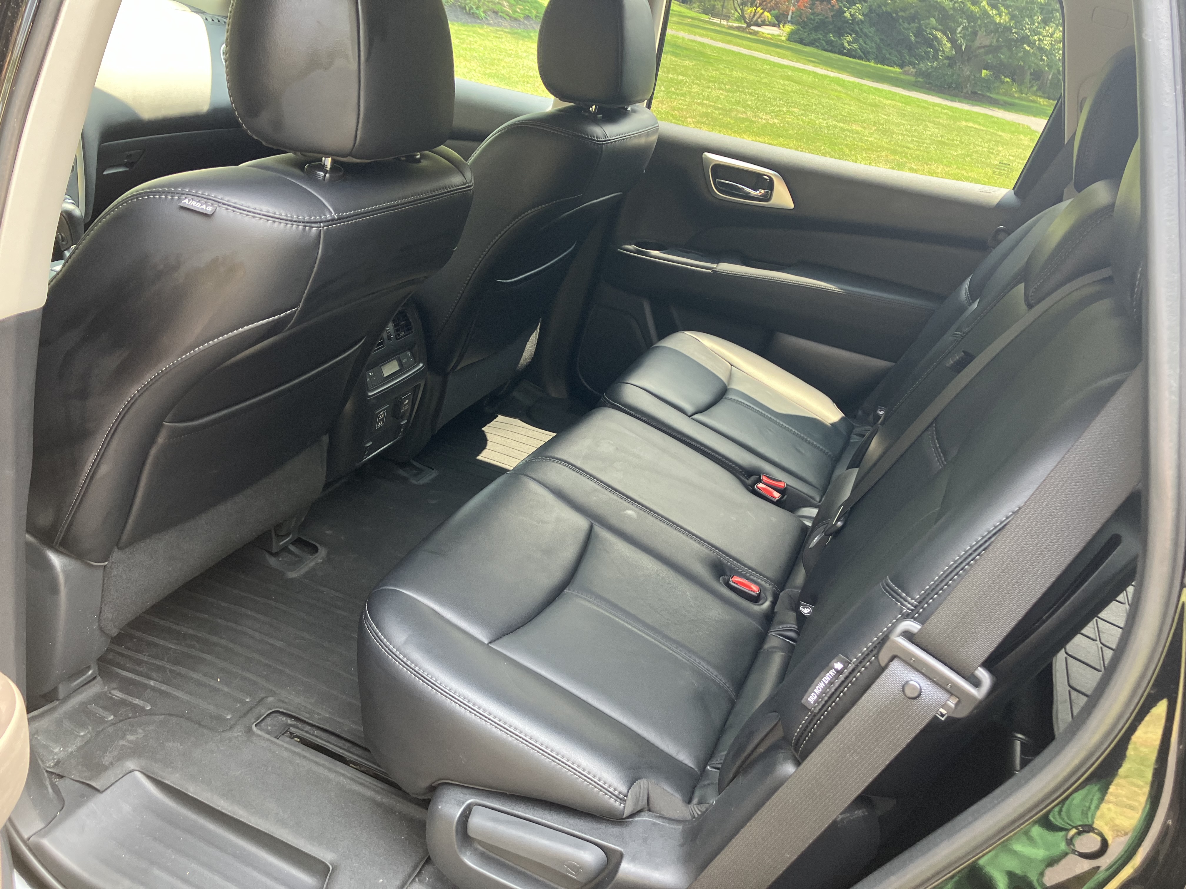 Used 2018 Nissan Pathfinder SL w/ Midnight Edition Package AWD/4WD image 8